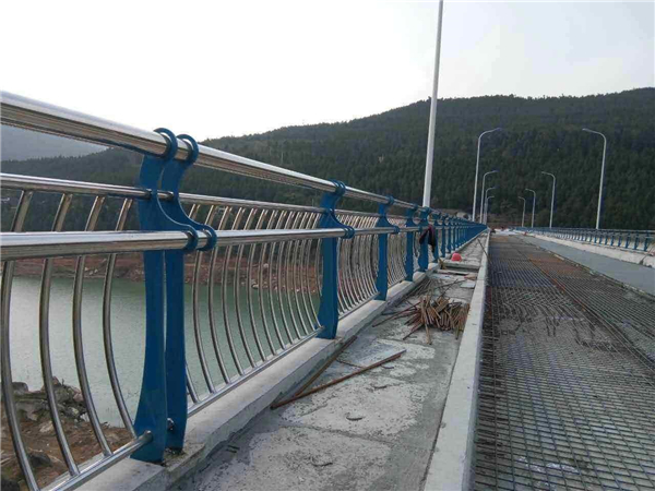 包头不锈钢桥梁护栏的特点及其在桥梁安全中的重要作用