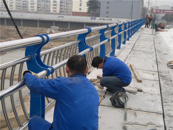包头不锈钢河道护栏的特性及其在城市景观中的应用